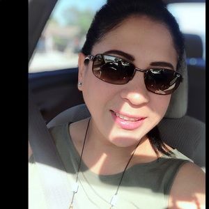 Meet your Posher, Roxana